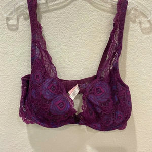 Victoria’s Secret magenta floral lace, lightly padded women’s bra 34D